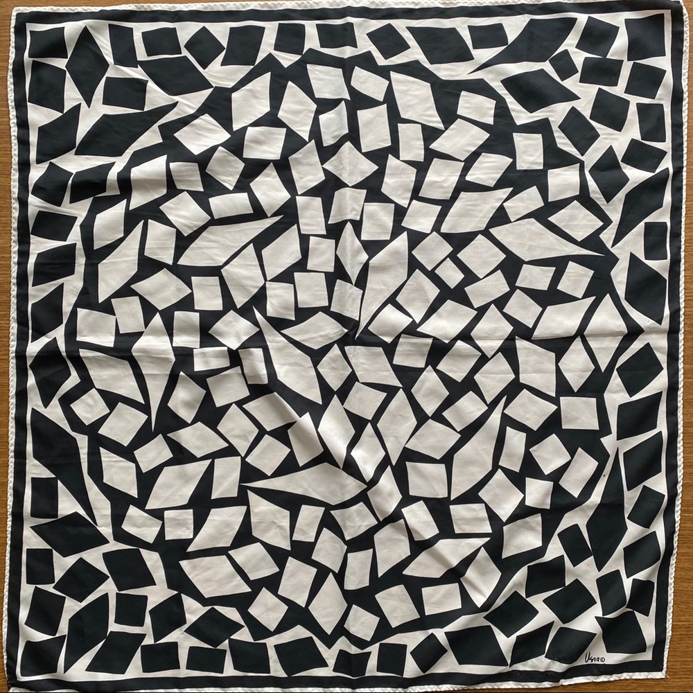 VERA NEUMANN Vintage Mod Scarf